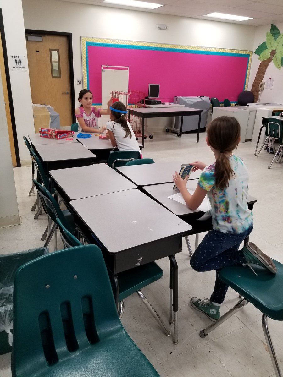 SallySm0401's tweet photo. Much needed brain break at MacFarlane. #essp3 @Gifted_HCPS #makingfriends https://t.co/El7Lkngn3J