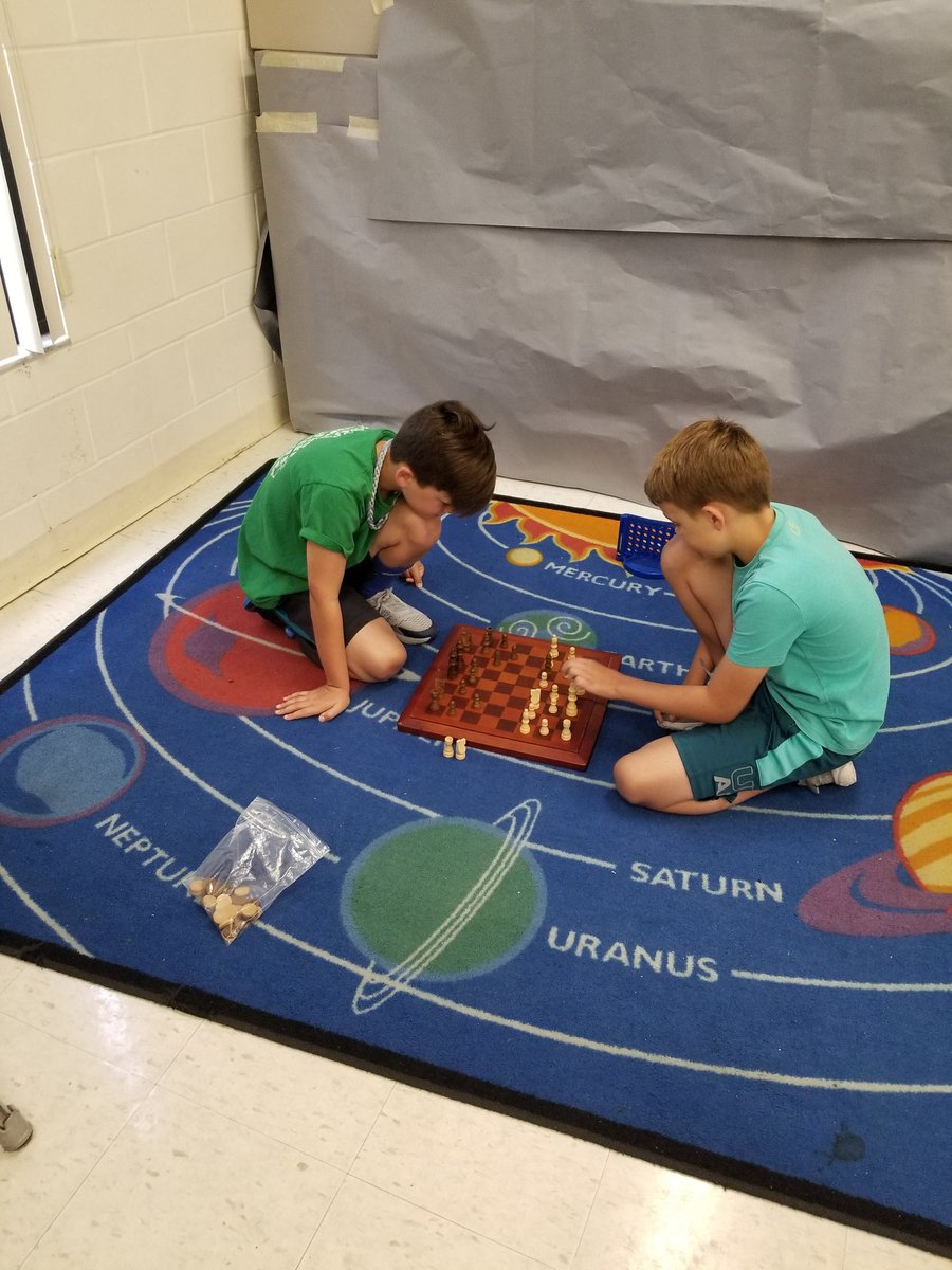 SallySm0401's tweet photo. Much needed brain break at MacFarlane. #essp3 @Gifted_HCPS #makingfriends https://t.co/El7Lkngn3J