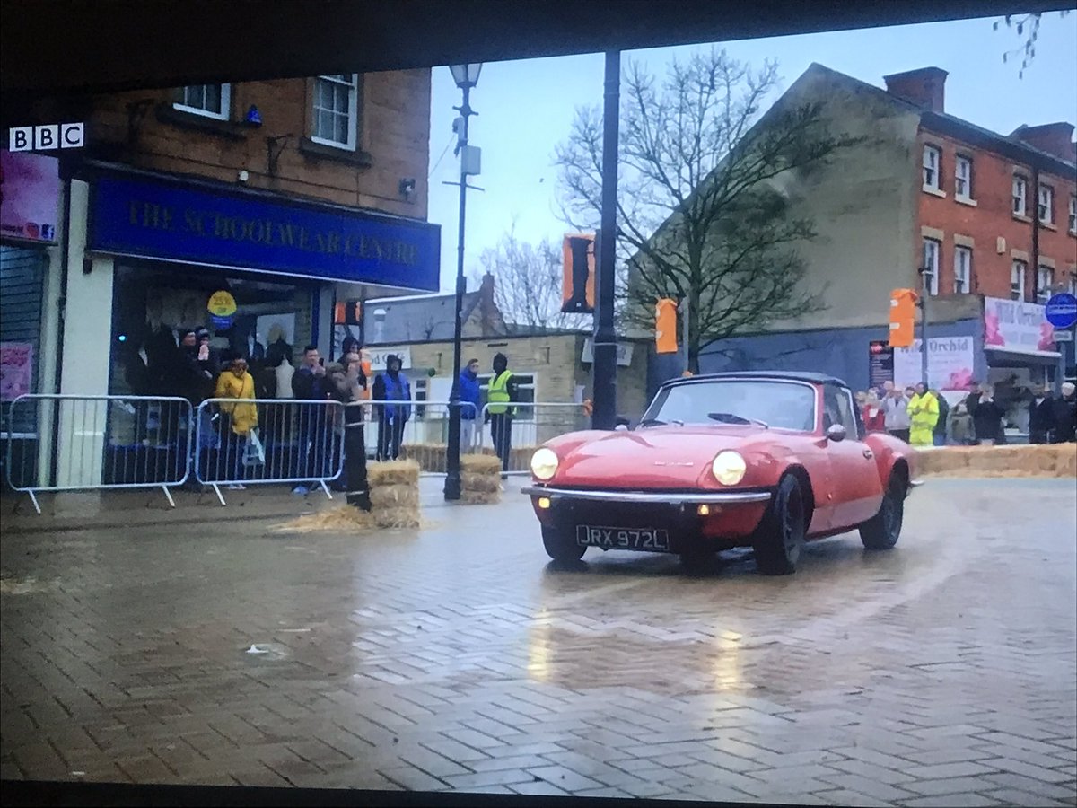 SWS_Uniform's tweet image. Did anybody else catch a glimpse of our Mansfield Schoolwear Centre store on last nights #TopGear ?
Luckily nobody crashed through the windows @flintoff11 👀