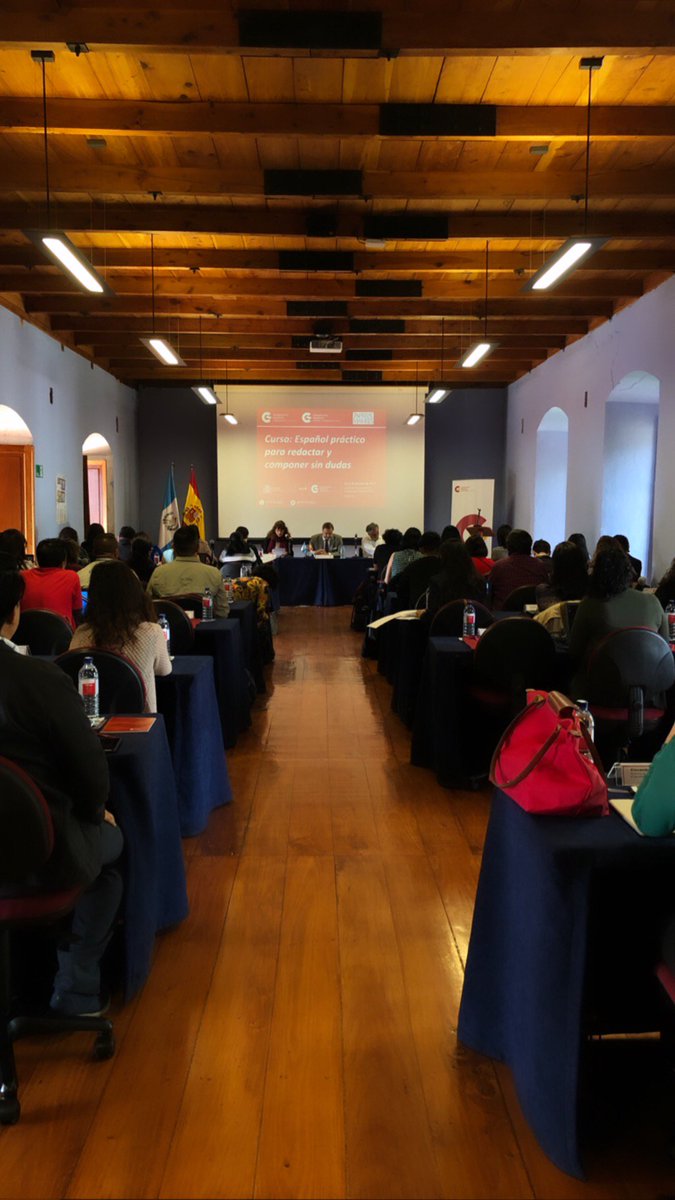 Palabrones's tweet photo. Hoy estamos impartiendo clases de redacción en la magnífica sede de @Aecid_Guatemala con un público profesional muy motivado.

#PMAntigua https://t.co/alExrbxuIo