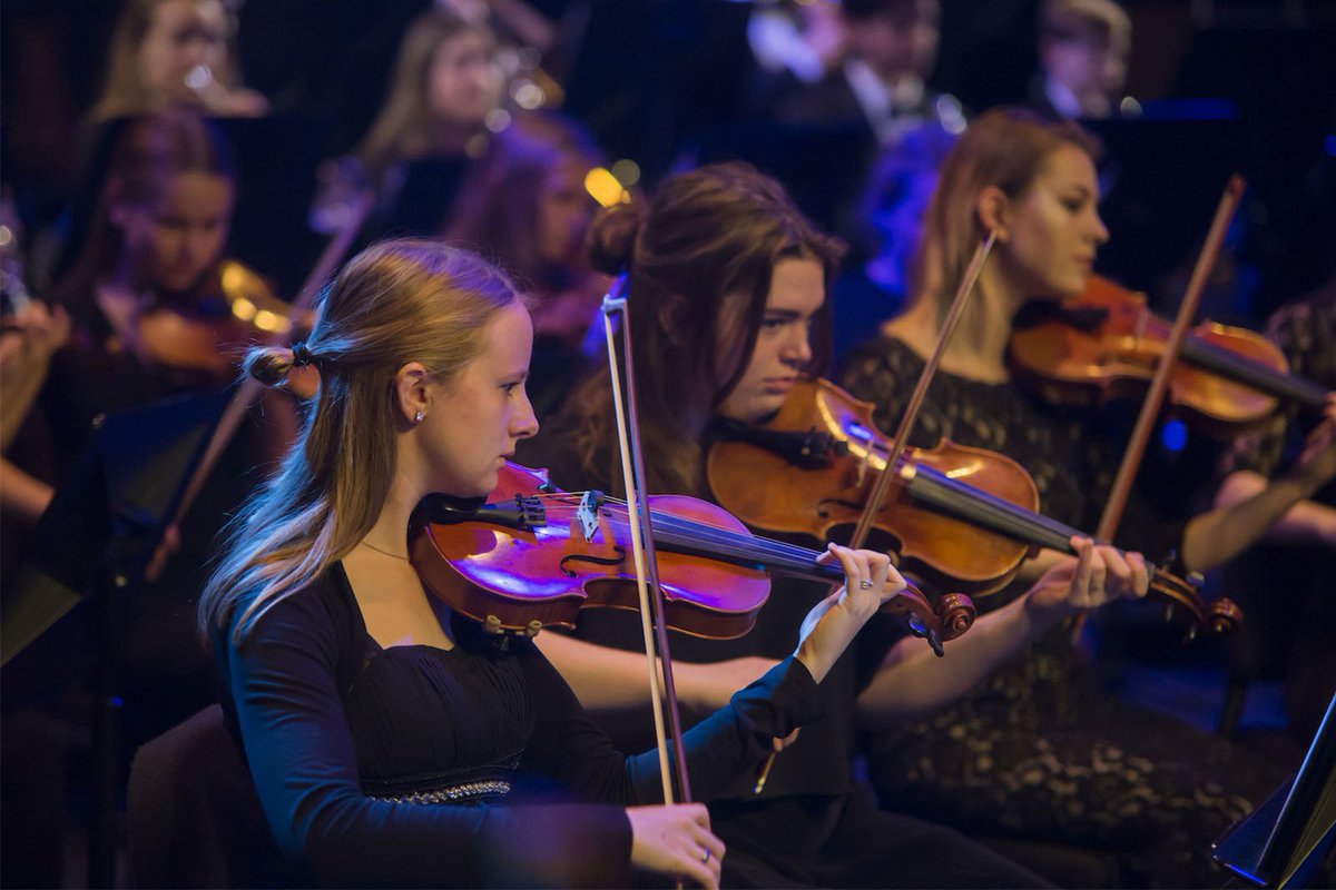 rtvfocuszwolle's tweet photo. TIP Gratis zomeravondconcert de Vuurvogel op Grote Kerkplein - 🎵 Het gratis concert begint morgen, dinsdagavond, om 19.30 uur op het Grote Kerkplein en duurt ongeveer een uurtje. 🎷 @JSOVuurvogel #nieuws #zwolle https://t.co/GeehTidYZ8 https://t.co/8cHi4Iup2T