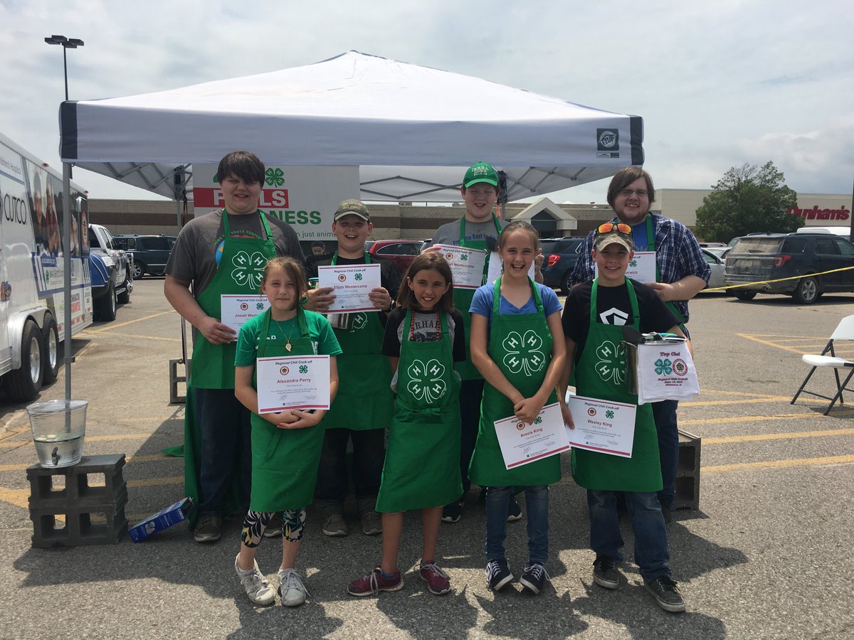 iowa4h's tweet photo. We are piloting Regional Chili Cook-off’s w/ youth across the state in partnership w/ @ICSchili. 8 youth competed in Ottumwa showcasing their cooking skills &amp; adapting their creations while learning tips from a chili expert. https://t.co/LK030W9IiO https://t.co/QJLWmf5U3n