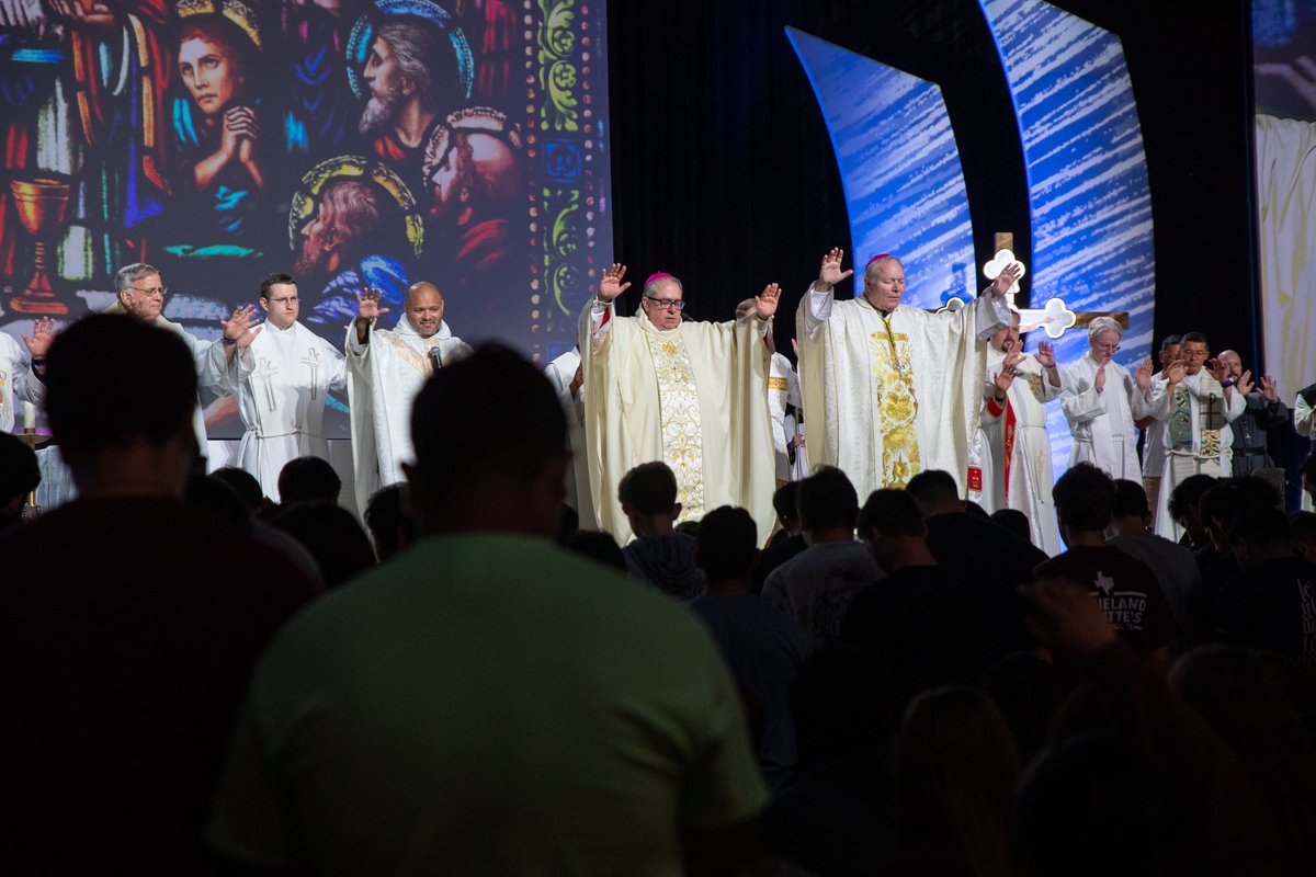 SFAYoungChurch's tweet photo. Thank you @BpOlsonFW and all of the visiting priests for celebrating Mass yesterday at #SteubieLoneStar https://t.co/hbunDuSYwO