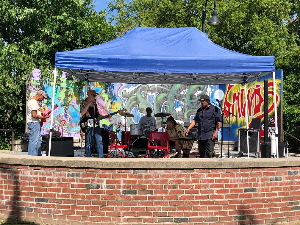 AleneCandles's tweet photo. We had so much fun at @DowntownNashua’s #TreeStreets #blockparty a few weeks ago. Mayor Donchess and his wife even made an appearance and visited our table! #nashua #603living #community https://t.co/xASHEhEbpI