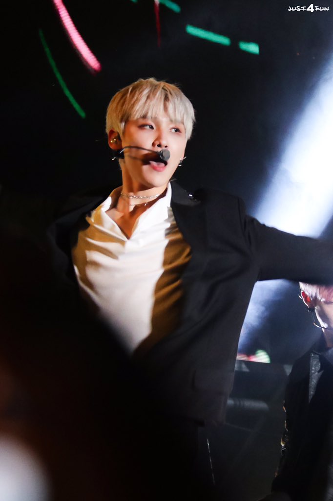 #AB6IX #에이비식스 #전웅 #WOONG 턱선 이게 실화냐ㅠㅠㅠㅠ