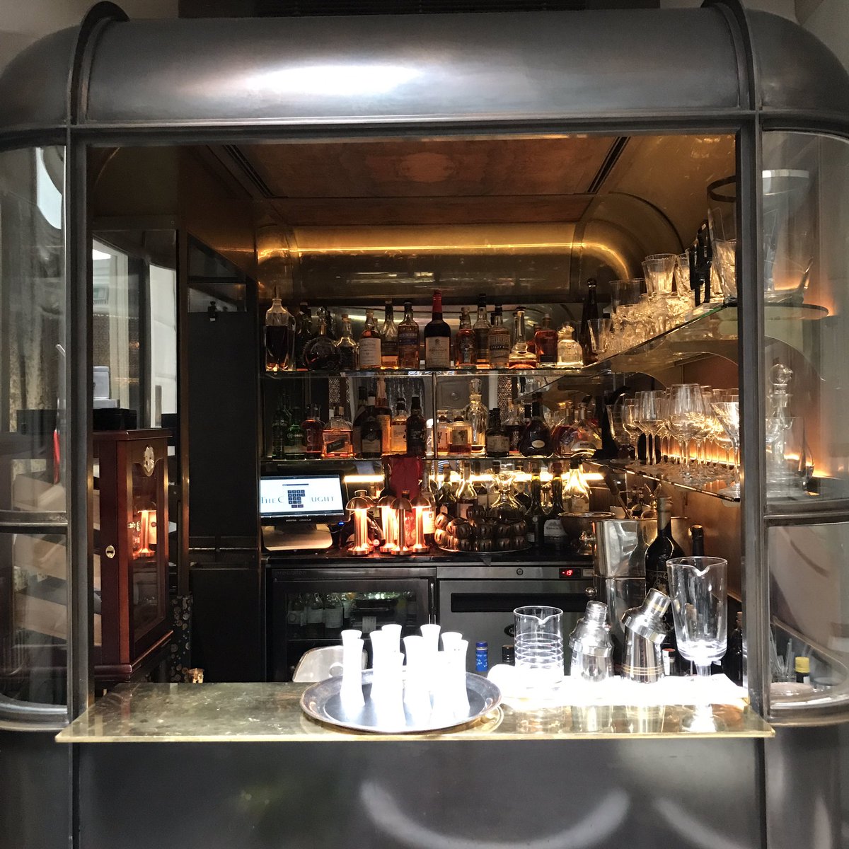 ellencmanning's tweet image. Spent the afternoon learning about Baijiu for work, in rather a lovely backdrop #freelance #drinkswriting #baijiu