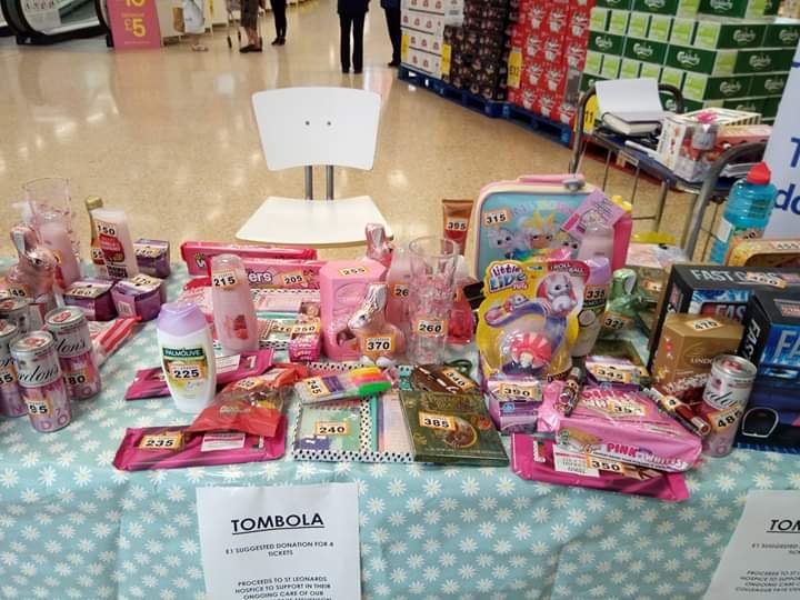TescoCliftnmoor's tweet photo. #tombola#charity#raisingmoney@SLHYORK @TescoCliftnmoor @tesconews @Tesco_North for at Leonard's hospice ยฃ175.00 https://t.co/oAPVQbt8Qf