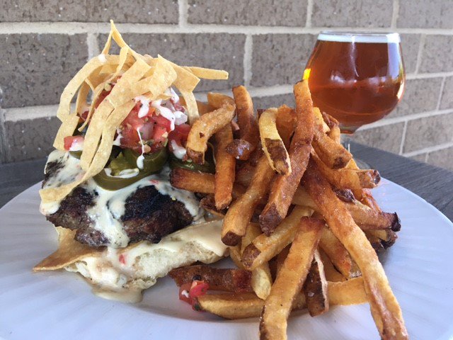 DogfishGburg's tweet image. #BurgeroftheWeek The Nacho Burger
Half pound burger smothered in queso &amp;amp; topped with jalapenos, pico de gallo &amp;amp; tortilla strips; served with beach fries.
$13.50
Best Paired with 90 Minute IPA
#MondayMotivation #beer #CraftBeer