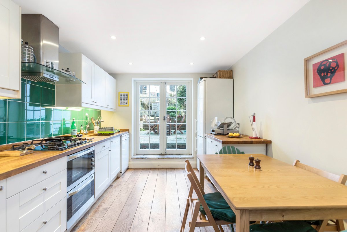 DestLondon's tweet image. Bedford Gardens is situated between two of London’s most beautiful parks - Holland and Hyde 🌿🌱 make the most of your London summer with this perfectly located apartment ✨

#destinationlondon #london #londonvacation #vacationrental #travel #luxuryrentals #citybreak