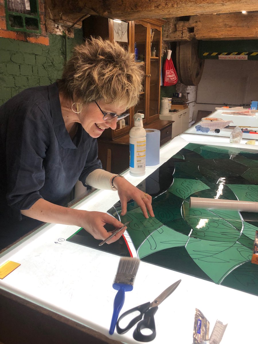 A great first day at ⁦@HolyWellGlass⁩ with a fantastic creative team, experimenting with bitumen textures and precision aciding for my ⁦@romseyabbey⁩ window #florencenightingale