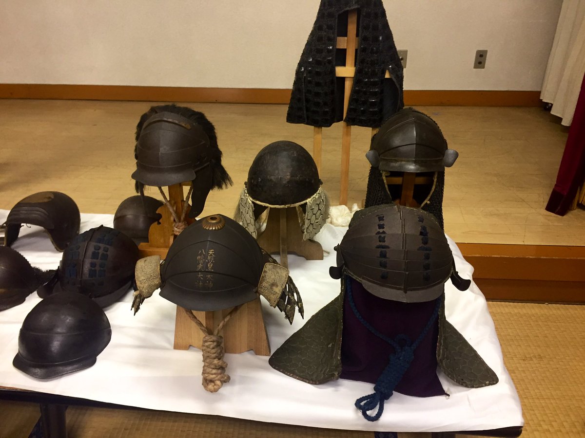 鎧甲冑製作所 佐藤 ワイルド7の主人公の飛葉が被っているヘルメットのいくつかが 江戸時代の軽武装である鉢金 はちがね を 元にしているように見える 望月三起也先生は新撰組の漫画を描きたいと言っていたそうだから こういうのが好きだったのだろうな