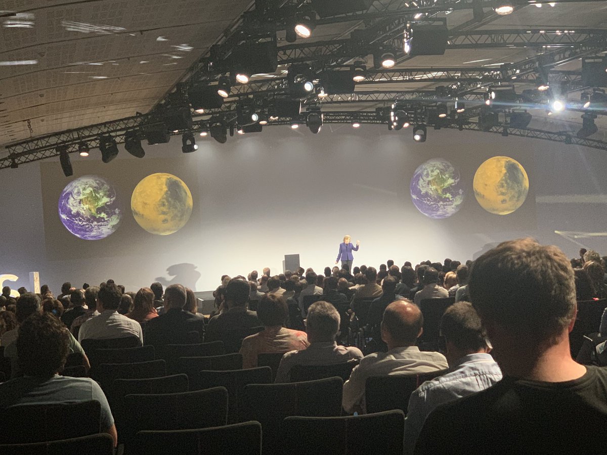 Terminer cette première journée de #usi2019 avec <a href="/SylviaEarle/">Sylvia A. Earle</a> « NO WATER, NO LIFE. NO BLUE, NO GREEN »👌 
Merci <a href="/OCTOTechnology/">OCTO Technology</a>