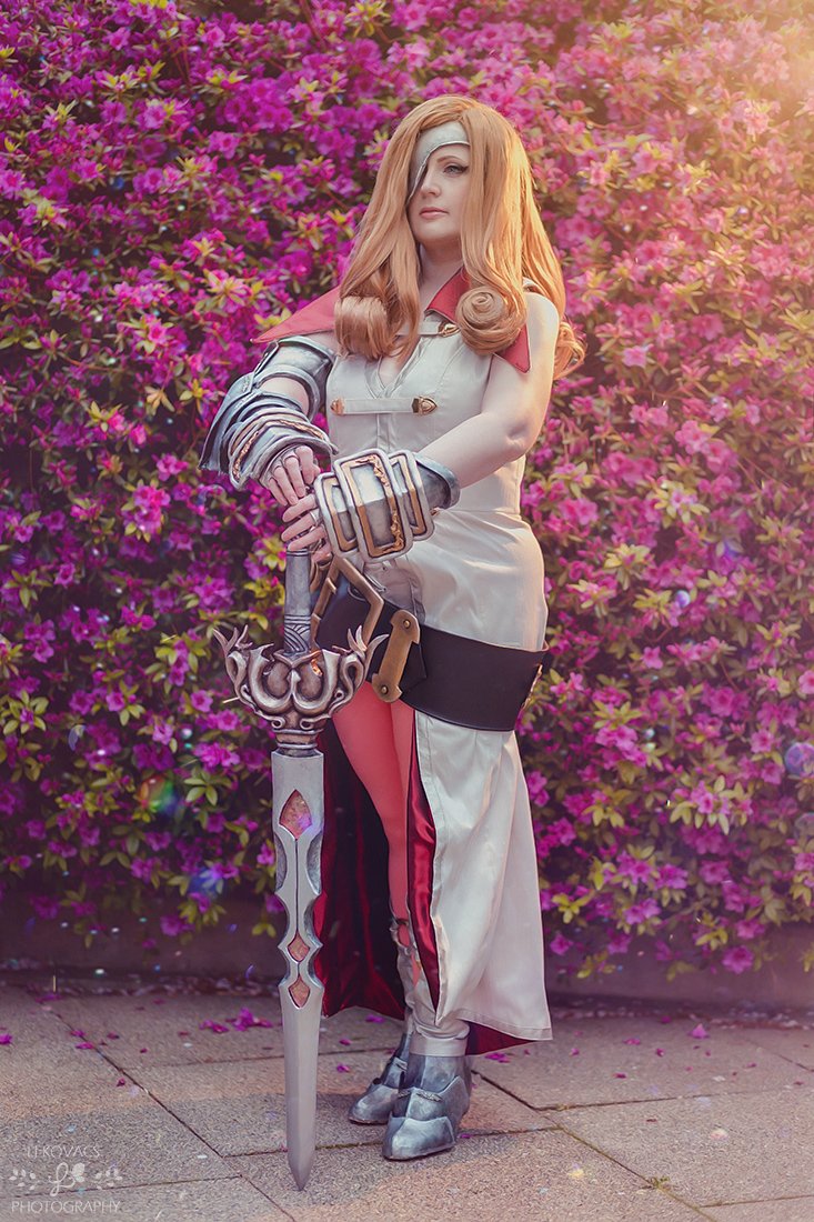 Seifersama's tweet photo. Another lovely photo taken by @LiKovacs at Sakura con. #cosplay #GeneralBeatrix #FinalFantasyIX #FinalFantasyCosplay #FinalFantasy9 #FF9 #Sakuracon #Sakura2019 https://t.co/X95WV2z9Vu