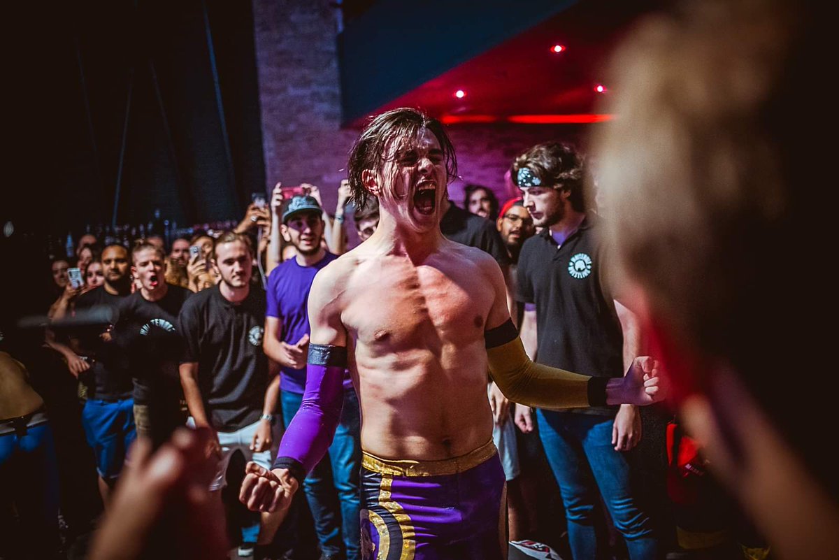 CarlosRomoPW's tweet photo. Anoche volvimos a sentir la magia. Gracias @La_tripleW, gracias @Fightclubpro. Nada como estar en casa. #ProjectWhiteWolf https://t.co/1KBj6RFXRg