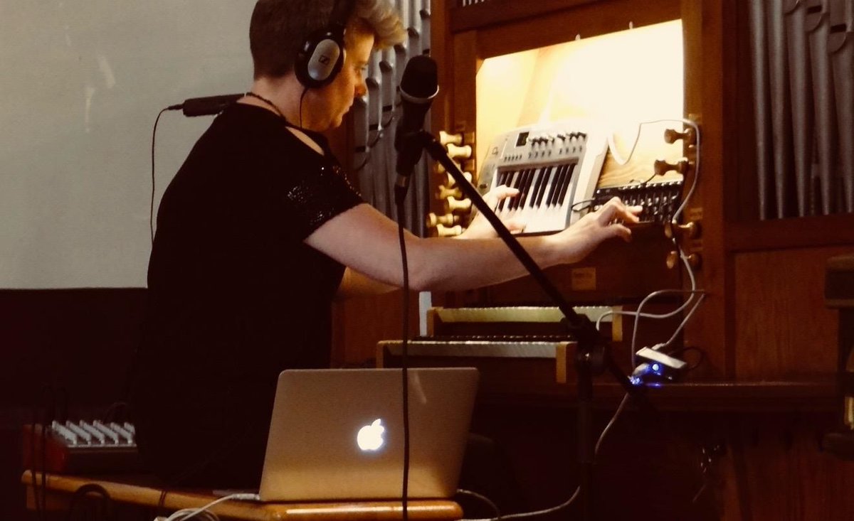 YSWN_'s tweet photo. If you're female/non-binary and live in the upper Calder valley, don't miss out on the chance to apply for a paid commission as part of Calderdale Sound Women Network's new project The Valley: https://t.co/GBRlJx3f2a https://t.co/I6UrVuLaOb