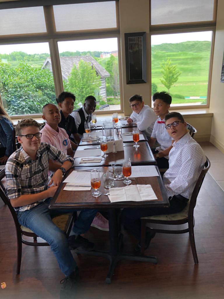 MsWajzerStA's tweet photo. Grads enjoying lunch at @NINE18CA @TurnberryCA #grad2019🎓 @stalphonsaDP @MrMSchlosser @MlleGuniaFSL @spiacentecimini @ChinappiMr @ShillMr https://t.co/2nq1jCO3Oy