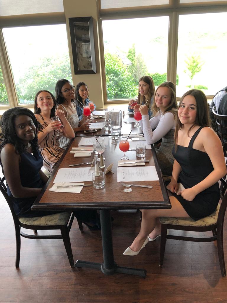 MsWajzerStA's tweet photo. Grads enjoying lunch at @NINE18CA @TurnberryCA #grad2019🎓 @stalphonsaDP @MrMSchlosser @MlleGuniaFSL @spiacentecimini @ChinappiMr @ShillMr https://t.co/2nq1jCO3Oy