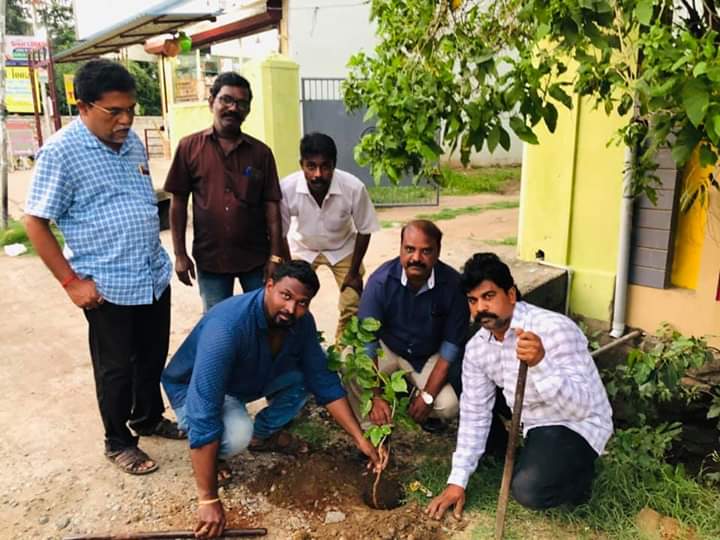 Maiam_Mediaa's tweet photo. #கன்னியாகுமரி பாராளுமன்ற தொகுதியில், மக்கள் நீதி மய்யத்திற்க்கு மக்கள் அளித்த வாக்குகளின் எண்ணிக்கை அடிப்படையில் இன்று முதல் மரக்கன்றுகளாக விதைக்க ஆரம்பித்துள்ளார்கள்.

#நாளைநமதே #MNM 
#Kamalhaasan #GreenIndia 
#Kanyakumari #மக்கள்நீதிமய்யம் https://t.co/ornIoNNqwl