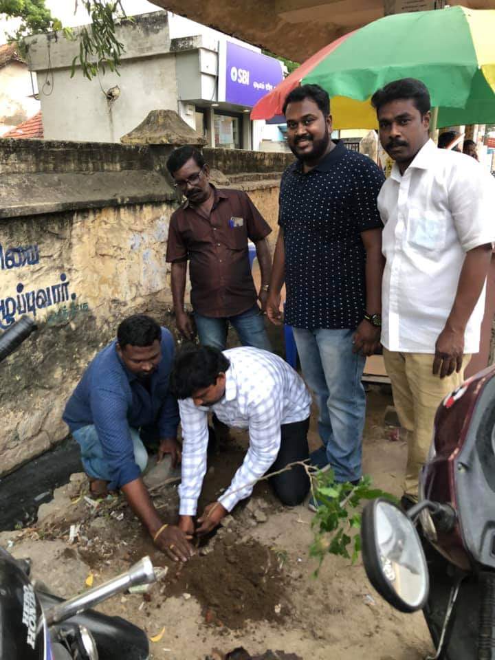 Maiam_Mediaa's tweet photo. #கன்னியாகுமரி பாராளுமன்ற தொகுதியில், மக்கள் நீதி மய்யத்திற்க்கு மக்கள் அளித்த வாக்குகளின் எண்ணிக்கை அடிப்படையில் இன்று முதல் மரக்கன்றுகளாக விதைக்க ஆரம்பித்துள்ளார்கள்.

#நாளைநமதே #MNM 
#Kamalhaasan #GreenIndia 
#Kanyakumari #மக்கள்நீதிமய்யம் https://t.co/ornIoNNqwl
