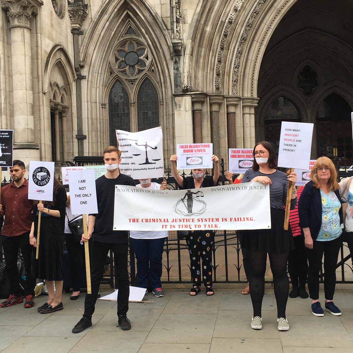 APPEALcharity_'s tweet photo. Proud to be taking part in the vigil for justice outside the RCJ. #miscarriagesofjustice #wrongfulconvictions https://t.co/rfCUIs4zLF