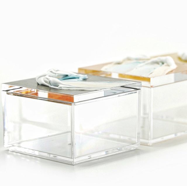 Sweeping little works of art to dress up your vanity, desk or coffee table. ✨ Could it get any more beautifully inspiring?! bit.ly/2KBON8G