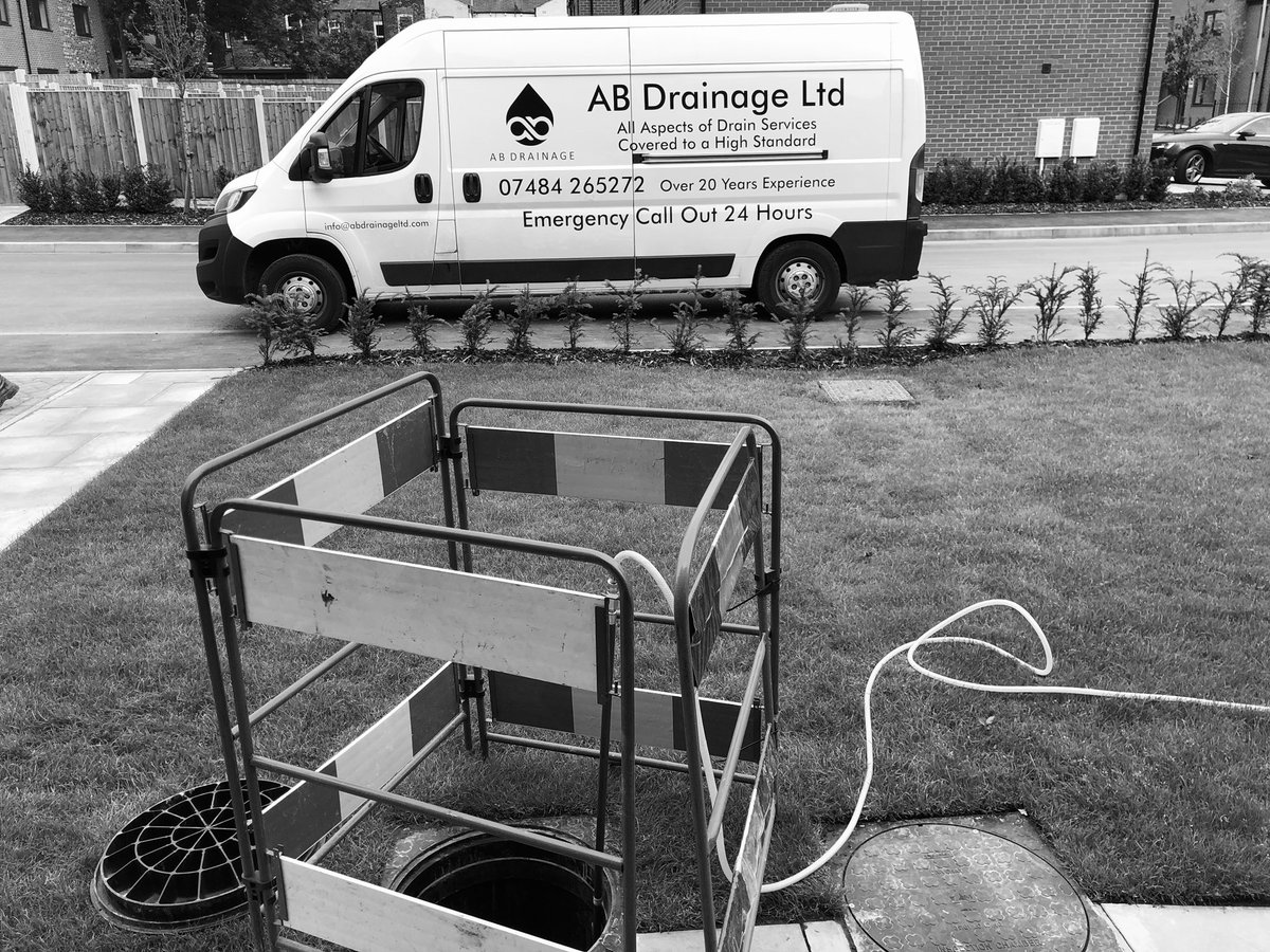DrainageAb's tweet photo. Carrying out localised Liner today in Manchester. #Manchester #SunOut #PatchLining https://t.co/eKTU2EQwne