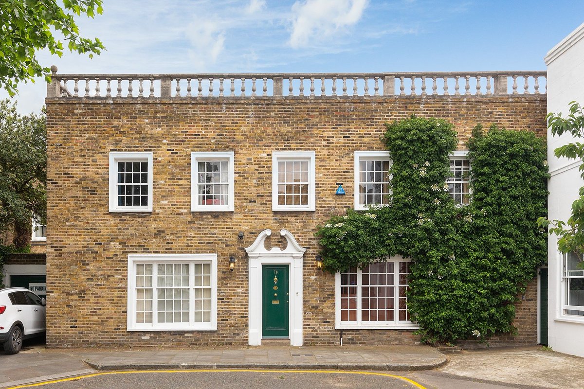 johndwoodandco's tweet photo. Our #mondaymansion is a #doublefronted house with huge potential. Currently over only two floors, it's situated in a secluded position, and includes walled garden, double garage and off-street parking.
#johndwoodandco @JDWandCoChelsea
For more info see: https://t.co/cLDpzzDvir https://t.co/pM9sIQU4SJ