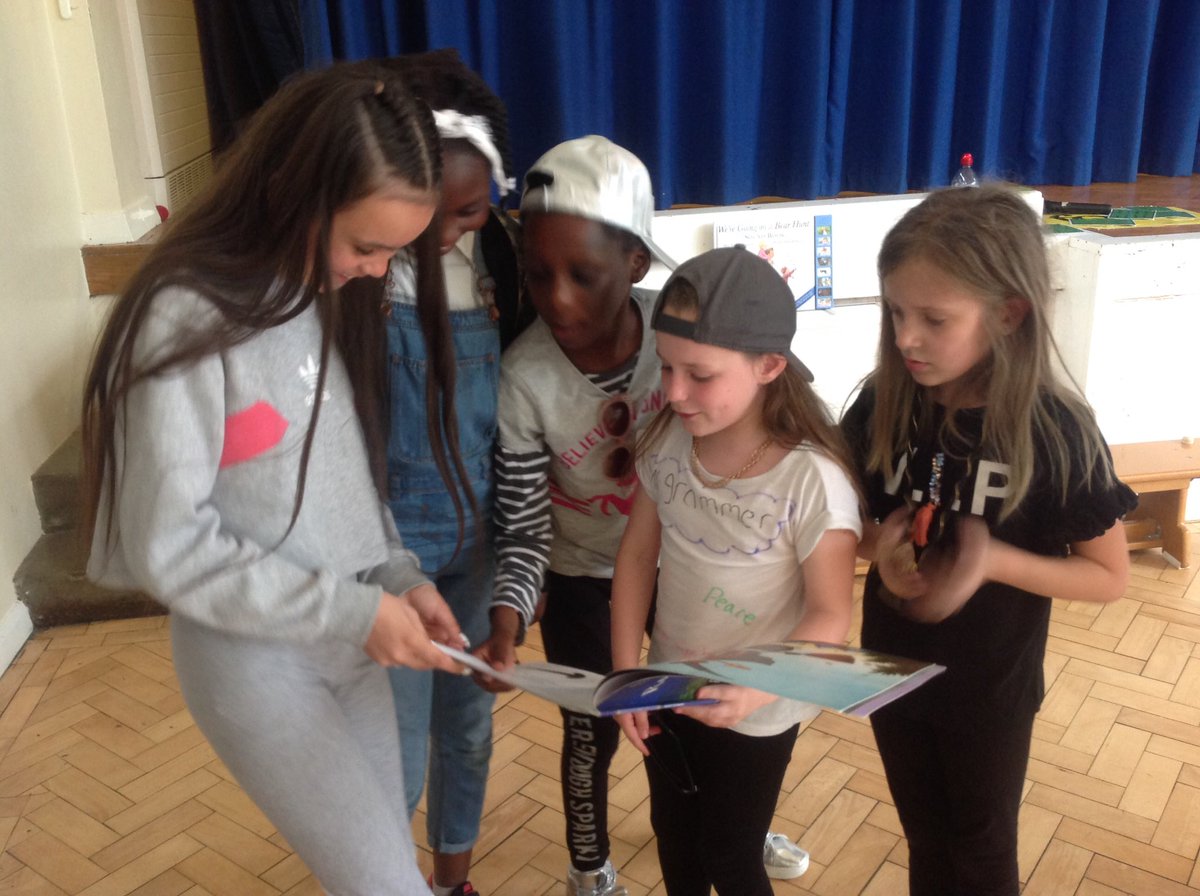 CottingleyPA's tweet photo. Some of us were extra lucky and enjoyed a special workshop with @MrMCGrammar https://t.co/0IOe2y0S5f