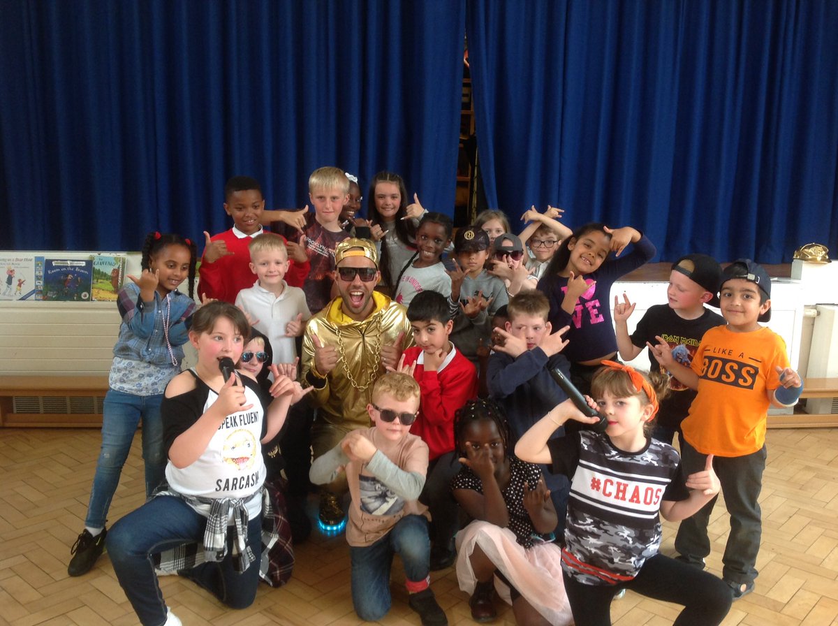 CottingleyPA's tweet photo. Some of us were extra lucky and enjoyed a special workshop with @MrMCGrammar https://t.co/0IOe2y0S5f