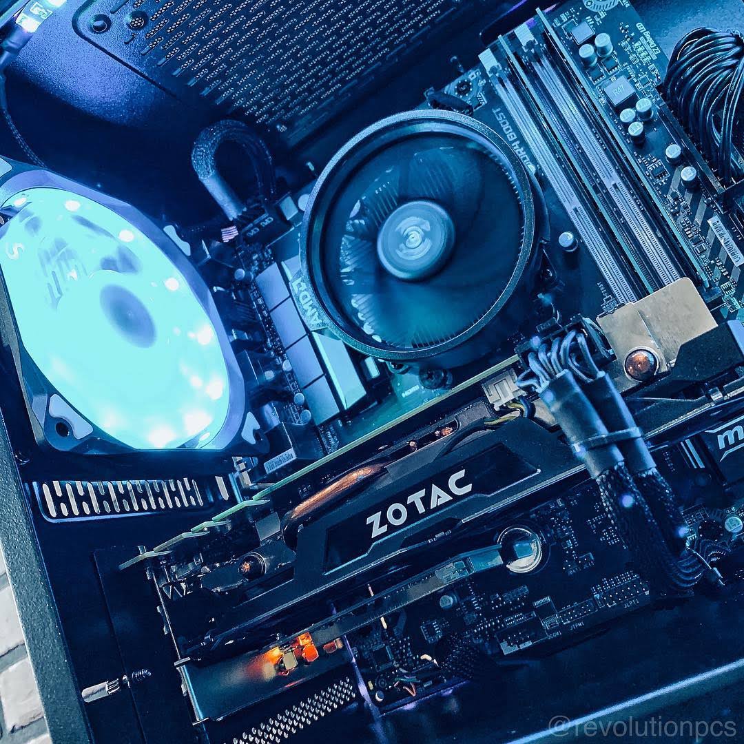 ZOTAC's tweet image. A simple build with outstanding performance and graphics. Remember the days when RGB wasn't a thing?

📷 IG By: @revolutionpcs

#ZOTACGAMING @NVIDIA #GeForce #GTX1070 #GraphicsCard #PCComponents #PCMasterRace #PCGaming #PCGamer