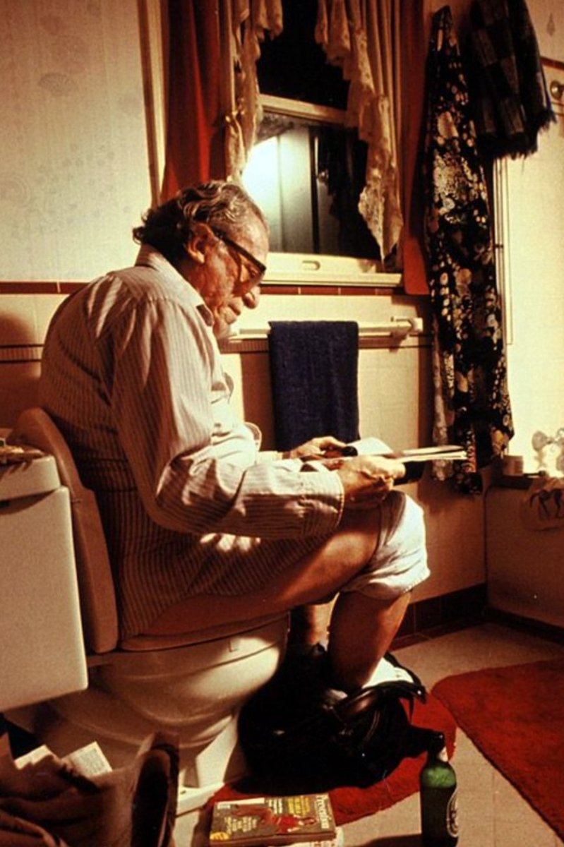 de_bukowski's tweet photo. "Qualquer problema que você tiver comigo, é seu."

#Bukowski #CharlesBukowski https://t.co/WTZ1uaBbzk