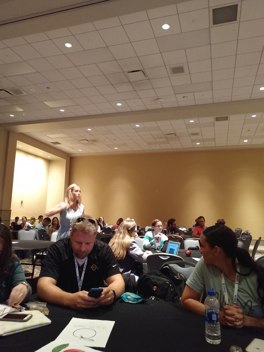 mrspeterskg's tweet image. So inspired by these #HSELeaders .... presenting to a full house!! #ISTE2019 #HSEatISTE19 @NBEbulldogs #BeTheSpark