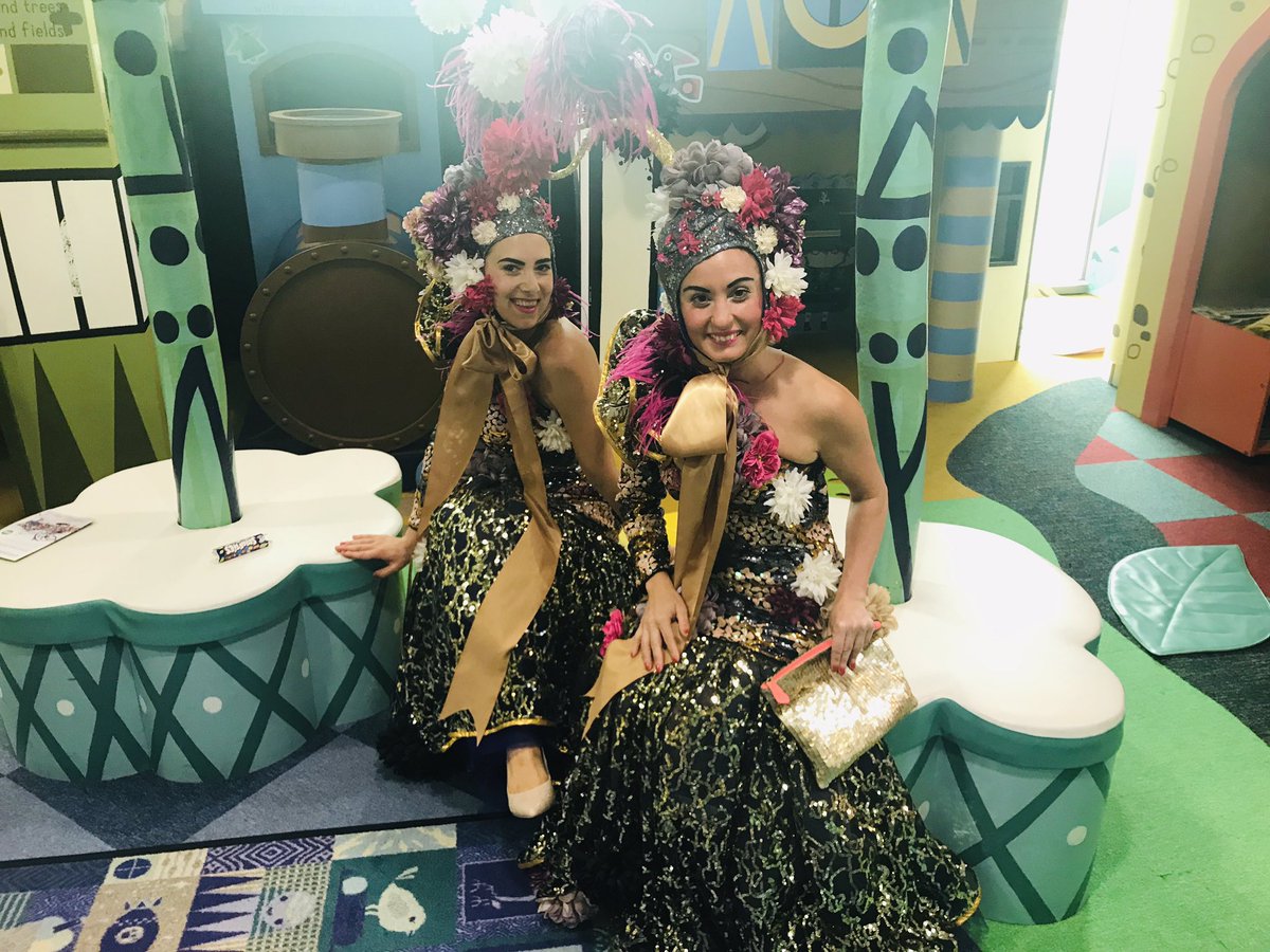 GreenwichLibs's tweet photo. Levantes Dance Theatre visited the #EnchantedStoryGarden at #Eltham library today and created some delicious edible tattoos! Part of Greenwich Dances #MovingEltham, look out for them this week in the High Street! 

#CoopFortnight @LevantesDance @GreenwichDance @Royal_Greenwich https://t.co/bdScUyOZOs