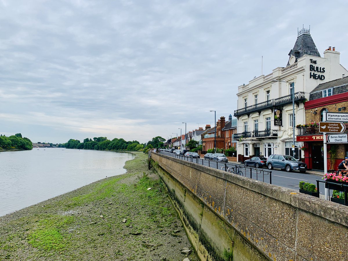 Here at <a href="/bullsheadsw13/">The Bull's Head SW13</a> for a bite to eat pre-show. So lovely down by the river! Come &amp; join us. Show starts at 8pm bit.ly/MvKBullsHead24…