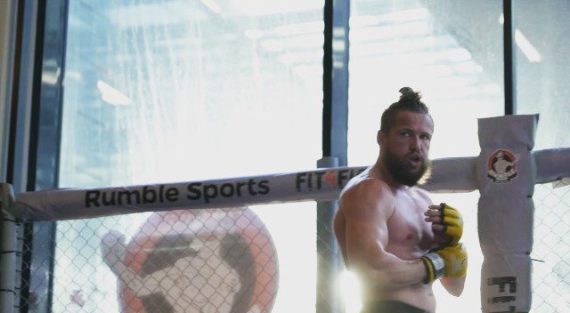 DalbyMMA's tweet image. Today was fight cardio-simulation: 5 x 6 minutes of switching between pads and grappling. Got through it in a higher pace than ever. And that’s with a Lokomotivo running on carb-sparse fight-week bio-fuel. On Saturday I’ll be running on dirty coal from C… bit.ly/2FsehRC