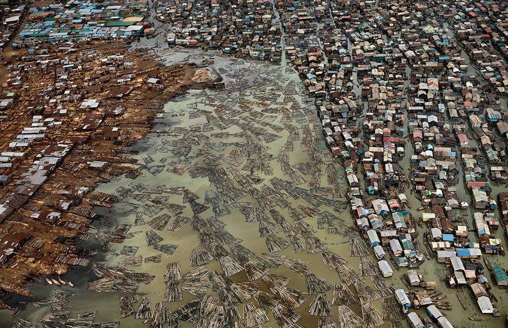 Beautiful photography of the #Antropocene by #EdwardBurtynsky edwardburtynsky.com/projects/photo…