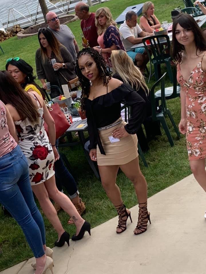 KnottyLele's tweet image. GO VOTE FOR ME!! Takes less than a minute to vote!! I’d really appreciate it frfr!!! There will be 6 girls out of 13!!! 2020 Rock Girl Calendar Contest 
1059thehog.com/2020-rock-girl…