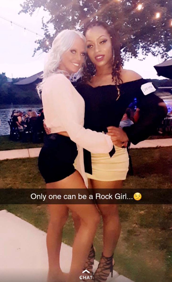 KnottyLele's tweet image. GO VOTE FOR ME!! Takes less than a minute to vote!! I’d really appreciate it frfr!!! There will be 6 girls out of 13!!! 2020 Rock Girl Calendar Contest 
1059thehog.com/2020-rock-girl…