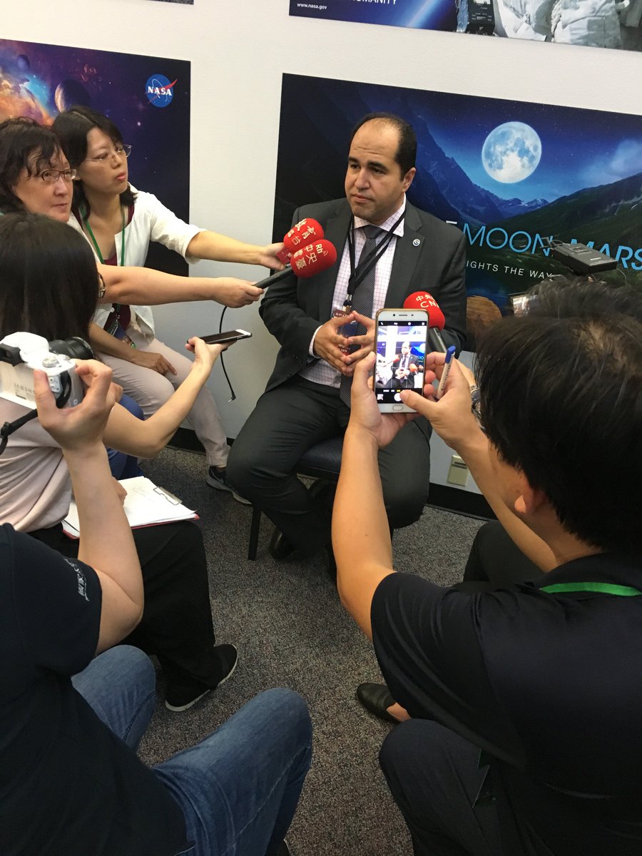 NOAASatellitePA's tweet photo. MEDIA AVAIL: #NOAA's Dr. Elsayed Talaat talks with reporters from #Taiwan about the importance of the #COSMIC2 mission, which is known as #Formosat7 in Taiwan.
#FalconHeavy #STP2 https://t.co/gKR0GjSUUX