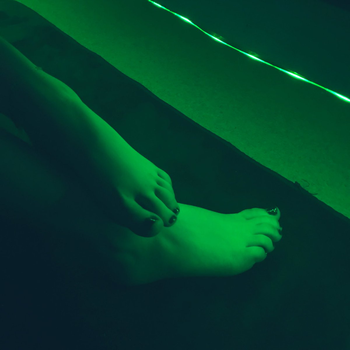 PrettyFeetsforu's tweet photo. bon il serait temps de rt 😈 on est pas l�� pour rien et on attend toutes vos demandes, quelles qu’elles soient
#feetpic #handpic #sugardaddy #findom #privatepic #hornygirl https://t.co/mX7wmOJsxv