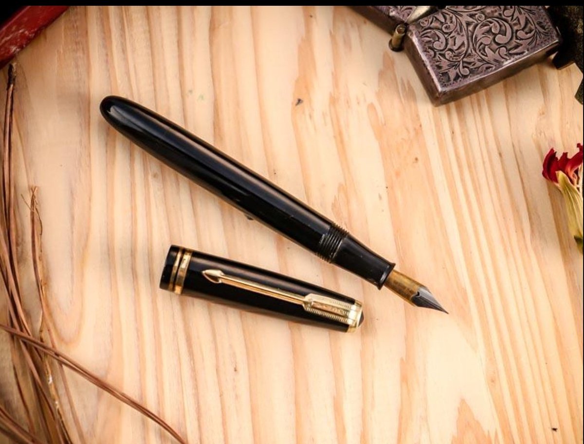 AnnPeek's tweet photo. No self control at all. #fountainpen #vintage #1950s #ParkerEversharp #1940s #Wancher Model 5 #semiflex #twotone #vacfiller #1920s #Watermans12 #ivealwaysgotapen #vintageflexnib #vintagefountainpen #sorrynotsorry #poorbuthappy #history #FountainPenGeeks #Fountainpennetwork https://t.co/IAqdl5kh8T