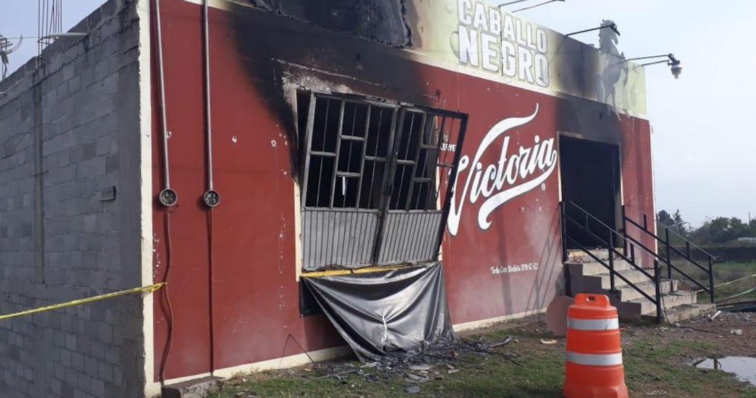 blogdelnarcomx's tweet photo. #Convoy de Sicarios encapuchados #calcina bar y deja 3 muertos en #Huichapan, #Hidalgo; reportan #levanton del dueño
https://t.co/RN6ni6EoTt https://t.co/idj1y1s8Wm