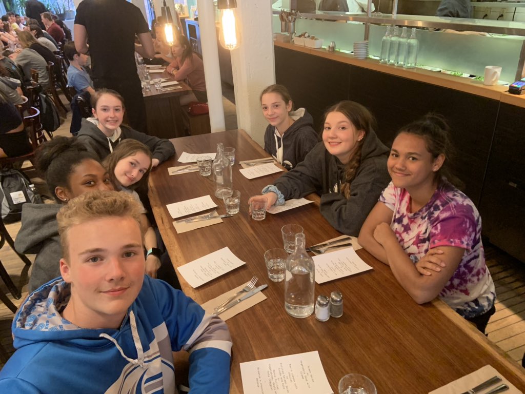 oxfordschoolhfx's tweet photo. Grade 9 Trippers are enjoying a technology free supper at bistro Le Cartet in Old Montreal! Their phones are away and they’re actually talking to each other! #KnightsInQuebec #OxfordPride https://t.co/y3d7Qa90ub