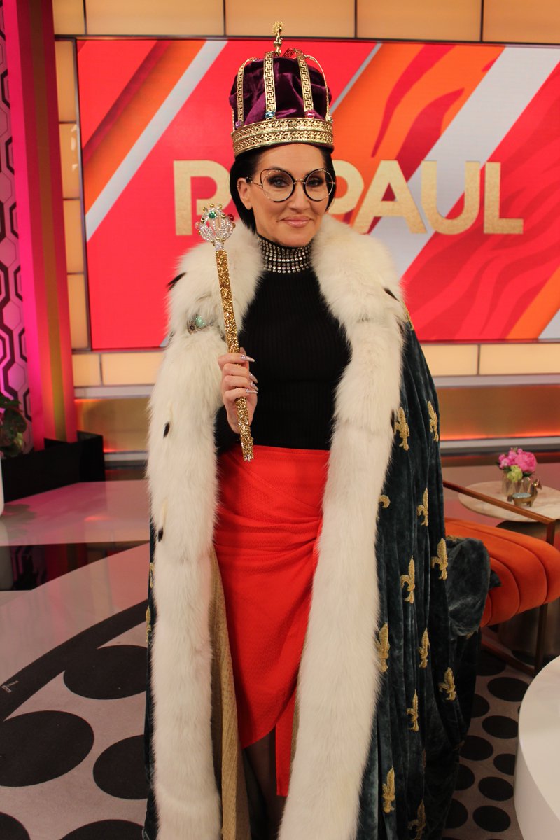 RuPaulShow's tweet photo. All hail queen @michellevisage! @RuPaul https://t.co/XowAnwvDvD