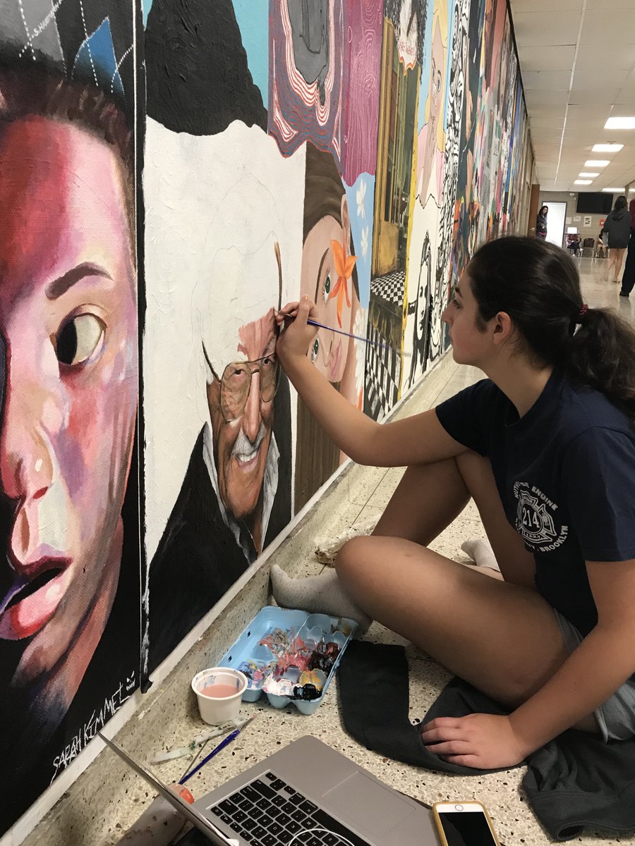 A sign that another great year has come to an end! #revolvingmural #neverfinished #arted #IPA @PeterGiarrizzo <a href="/NSArtsAngels/">NSArtsAngels</a> <a href="/NSArts1/">North Shore Fine & Performing Arts</a>