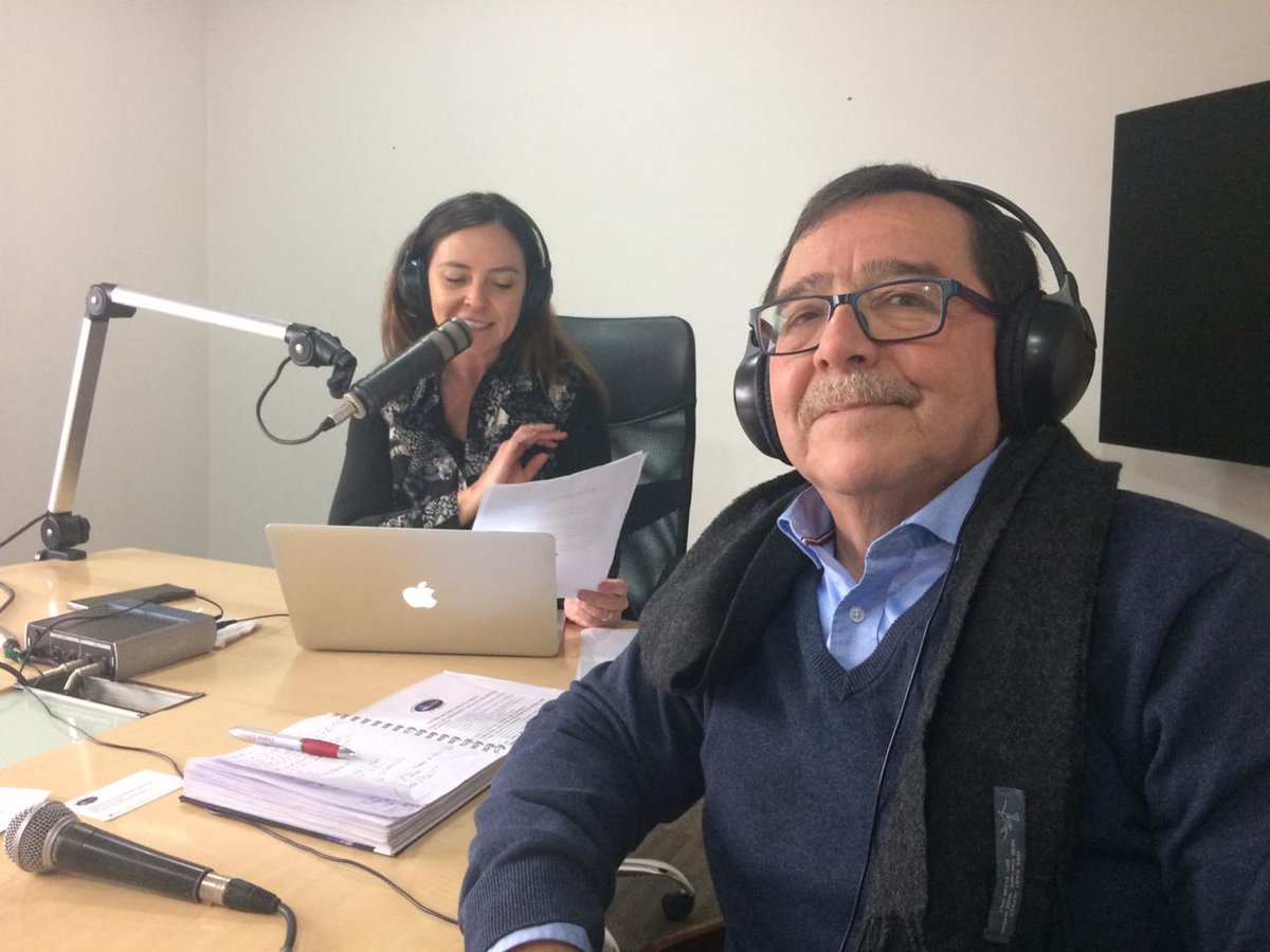 Hace unos minutos acaba de dar una entrevista nuestro Director en la Radio"<a href="/radiolaclave/">Radio La Clave</a> La Clave, dando a conocer las actividades de ACHIDE. La Periodista Maria Elena Dressel entrevisto a nuestro Director Hector Gutierrez de ACHIDE <a href="/ACHIDE2/">ACHIDE</a>