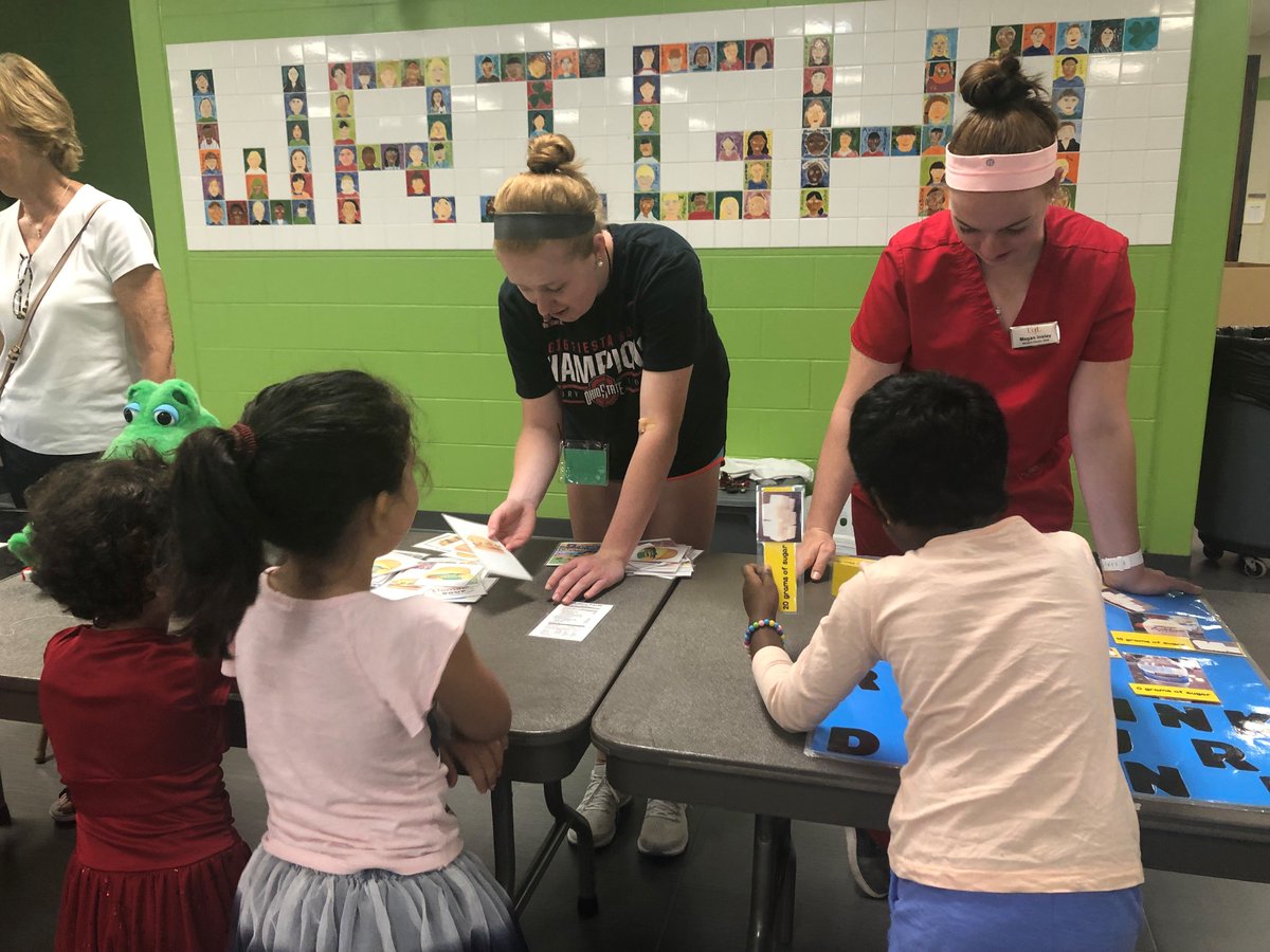 KidSMILESClinic's tweet photo. We had so much fun today at Daniel Wright Elementary! Our new, eager friends learned all about how to keep their smiles healthy 😁 https://t.co/iTJeKAPx9B