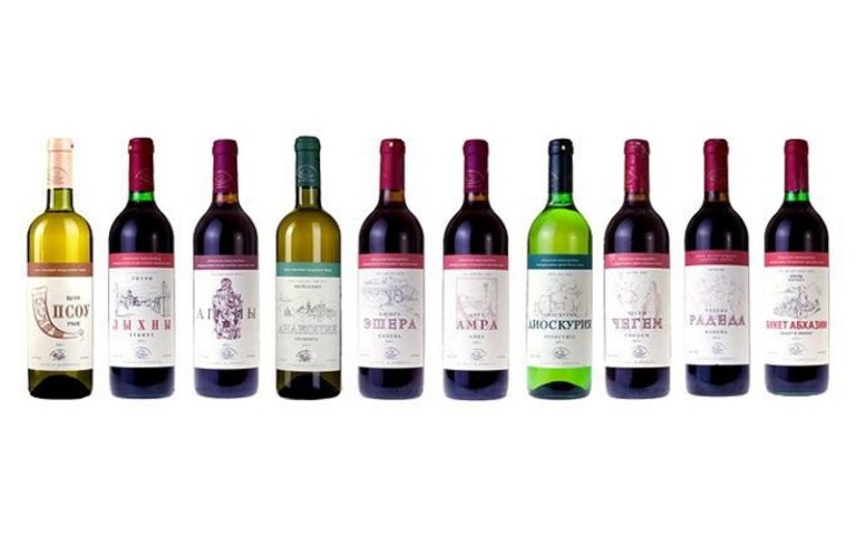 Crimea крымское вино. вино белое полусухое. популярные марки вина. сорта белого вина. белое сухое вино название топ.