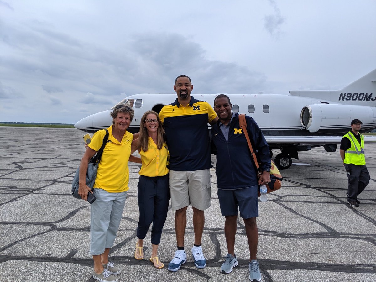 UMCoachHutch's tweet photo. The A team  boarding for Omaha! ⁦@umichbaseball⁩ we are rooting for YOU!  #WinItAll! https://t.co/snXPLTuHsr
