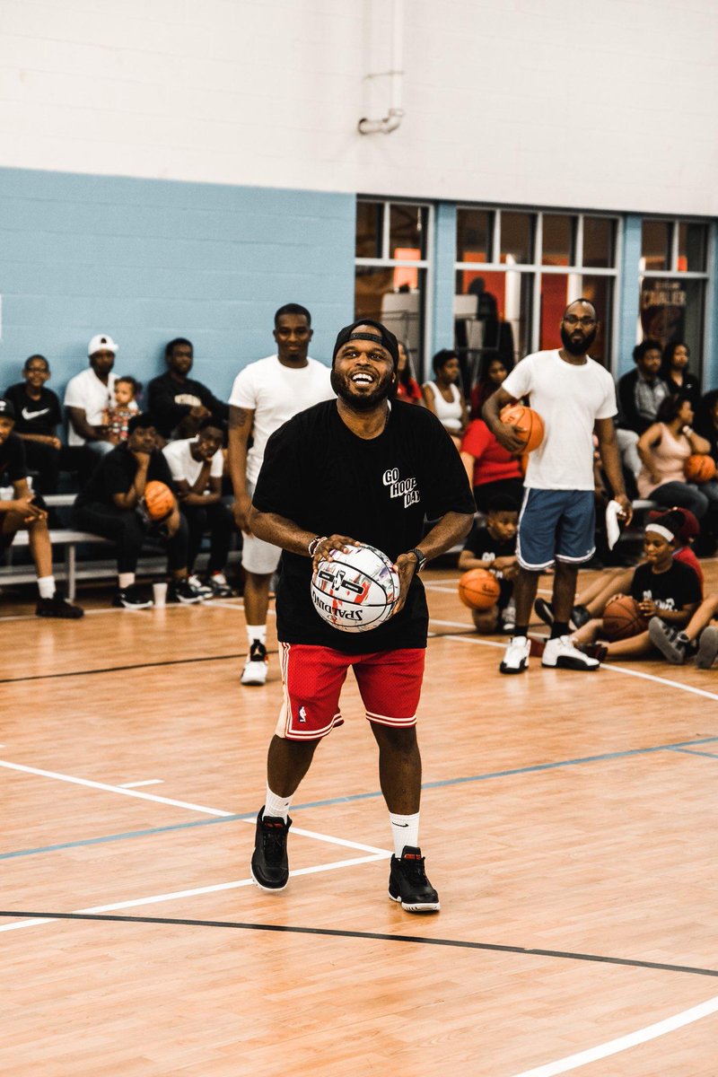 djstephfloss's tweet photo. There's not a DJ in the United States of America with a better jumpshot! 🤷🏾‍♂️🏀🎯☔ #ImABucket #GoHoopDay https://t.co/Uz11GNL0A7